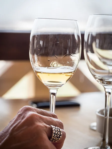 Kisi - dry white wine Georgian style served during wine tasting — Stock Photo, Image