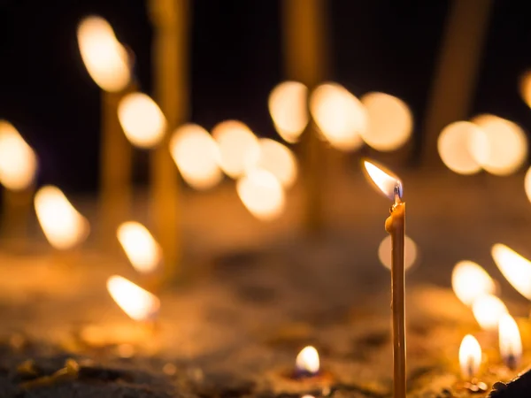 正统的蜂蜡蜡烛在 svetitskhoveli 大教堂 — 图库照片
