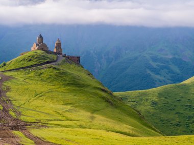 tsminda sameba kilisesi yakınlarında kazbegi