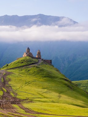 tsminda sameba kilisesi yakınlarında kazbegi