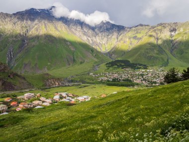 Kafkas Dağları stepantsminda köyden gördüm.