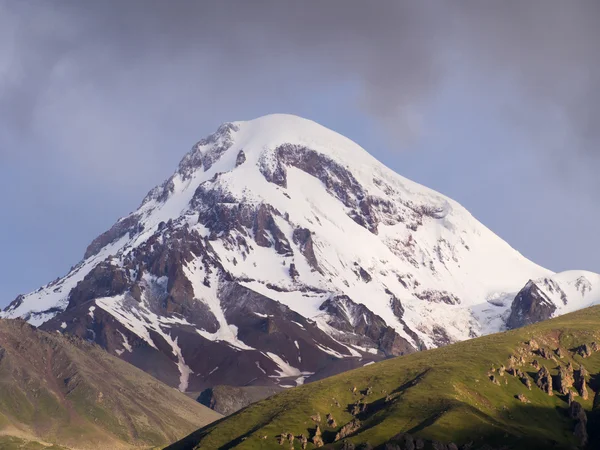 Kazbek berget i Georgien — Stockfoto