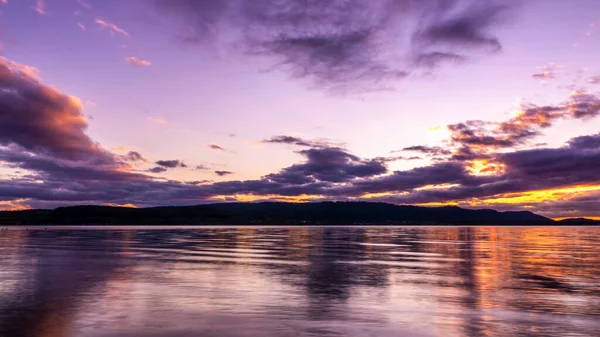 紫色落日湖康斯坦茨春天 — 图库照片