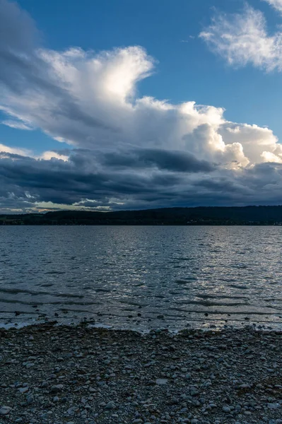 Burza Porusza Się Nad Jeziorem Bodeńskim Potężnymi Chmurami Niebie — Zdjęcie stockowe