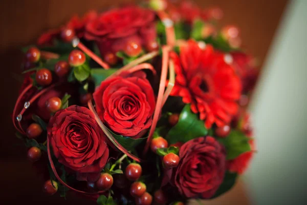 Red wedding bouquet — Stock Photo, Image