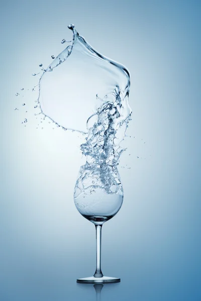 Plusk wody w wino. — Zdjęcie stockowe