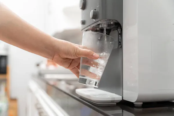 Close Hand Woman Drinking Water Poured Water Cooler Glass Drinking — Stock Photo, Image