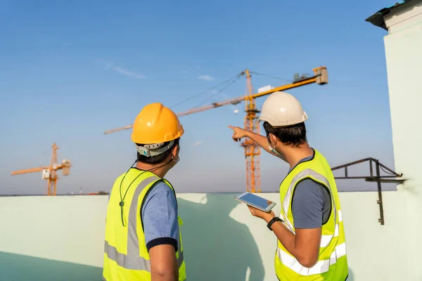 Architect Engineer Inspect Supervise Position Construction Crane Construction Site — ストック写真