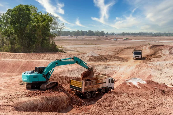 Grossi Escavatori Dumper Sul Nuovo Cantiere — Foto Stock