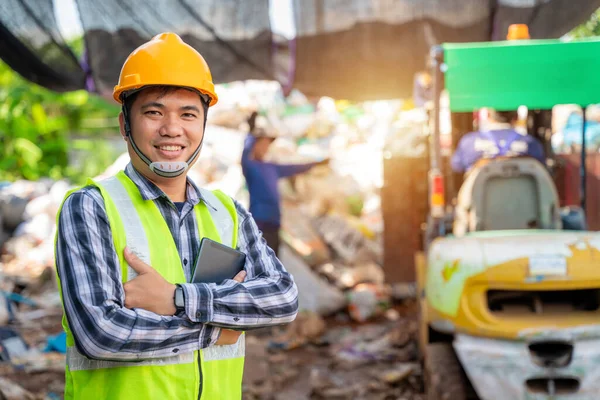 Portrait Asian Workers Recycling Factory Forklift Background Engineers Standing Recycling — Foto Stock