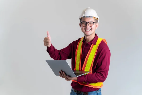一个快乐建筑师的画像 一个在工作室里带着笔记本电脑的土木工程师 建筑师 工程师 土木工程师 — 图库照片
