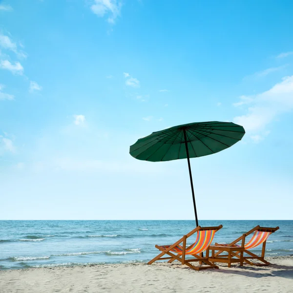 Beach chairs and umbrella — Stock Photo, Image