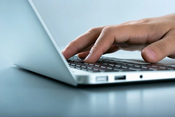 Businessman typing on laptop — Stock Photo, Image