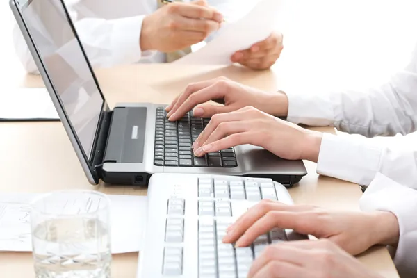 Human hands Typing — Stock Photo, Image