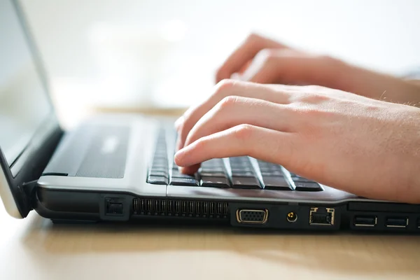 Businessman writing e-mai — Stock Photo, Image