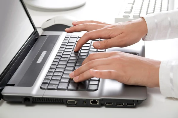 Typing on laptop keyboard — Stock Photo, Image