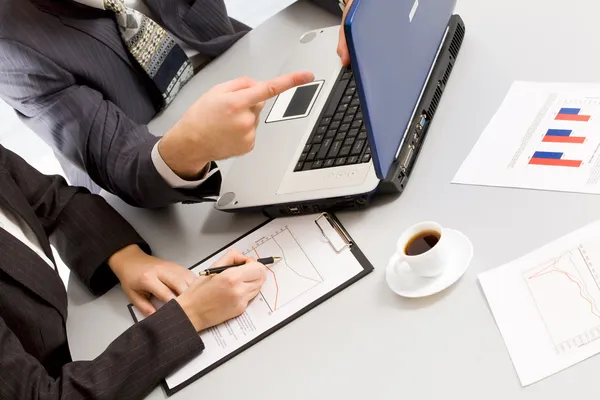 Working on laptop — Stock Photo, Image