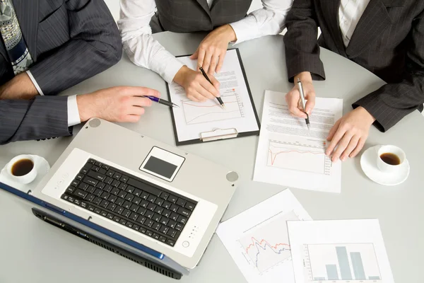 People discussing financial plan — Stock Photo, Image