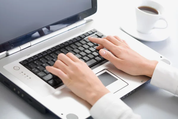 Hands typing on computer — Stock Photo, Image