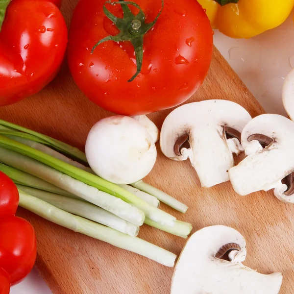 新鲜的蔬菜和蘑菇 — 图库照片