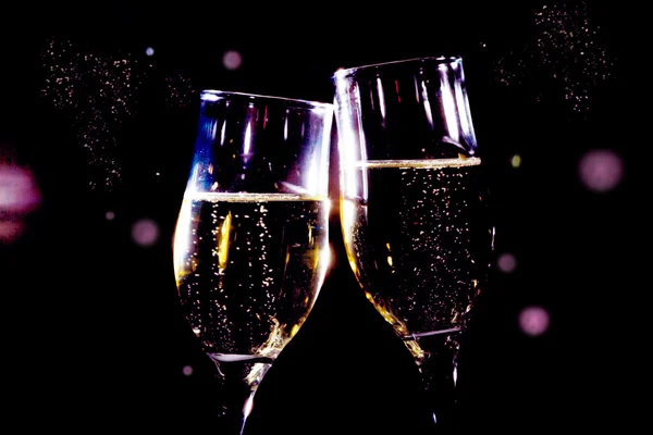 Champagne fluiten maken een toast — Stockfoto