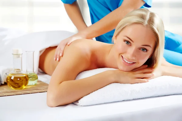 Woman in spa environment — Stock Photo, Image