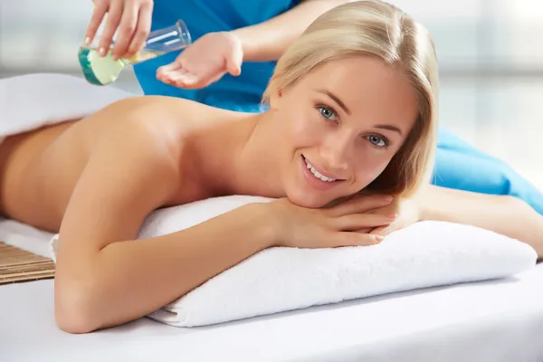Woman in spa environment — Stock Photo, Image