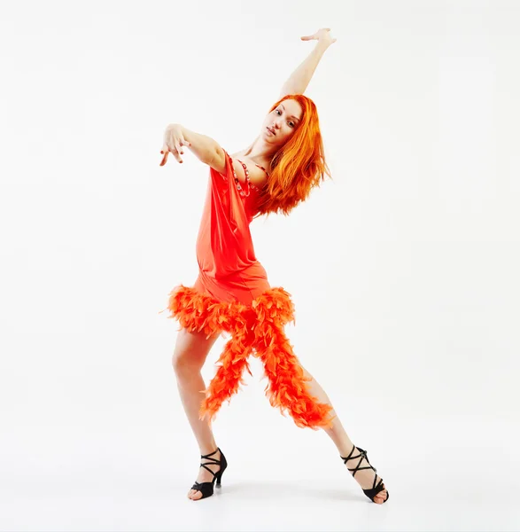 Mulher moderna dançarina vestindo vestido vermelho — Fotografia de Stock