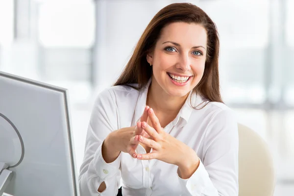 Business woman working with computer — Stock Photo, Image