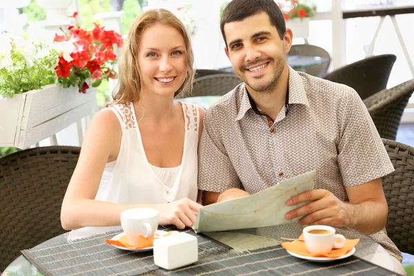 Young couple relaxing in a cafe — Stock Photo, Image