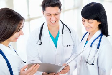 Doktorlar hastanede.