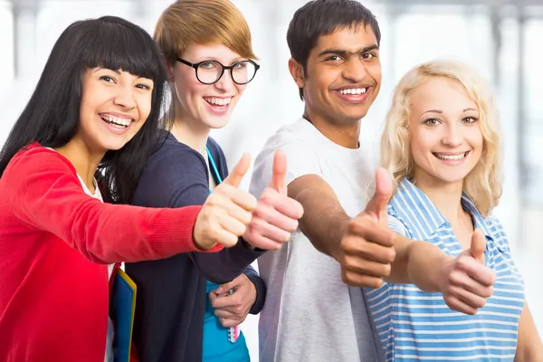 Estudiantes felices — Foto de Stock