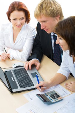 laptop monitör arayan arkadaşları
