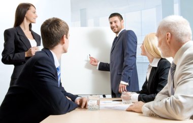 Beyaz yakalı işçilerin bir toplantıda