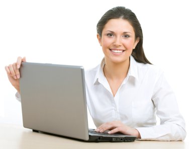 İş kadını Laptop 'ta çalışıyor
