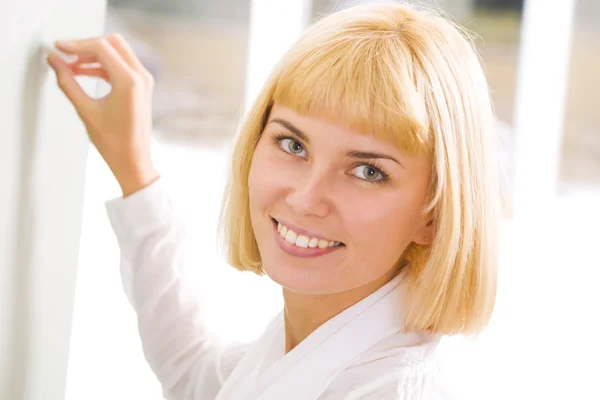 Teacher writing blackboard — Stock Photo, Image