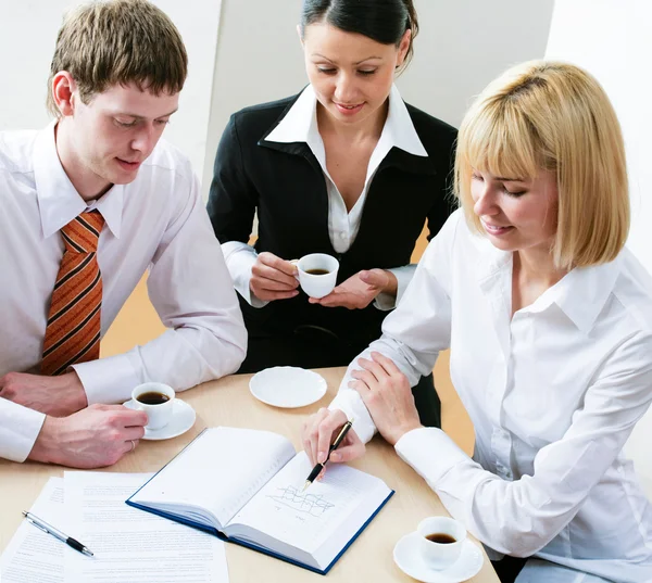 Business team discussing plan — Stock Photo, Image