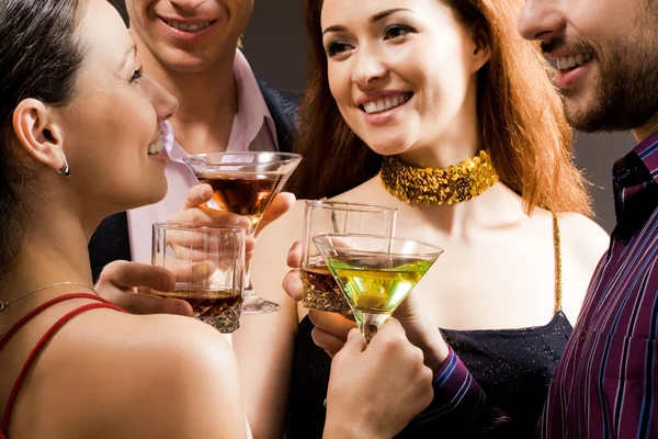 People with alcoholic beverages — Stock Photo, Image