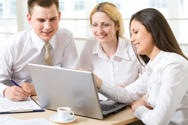 Drie zakenmensen — Stockfoto