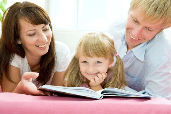 Familienlektüre — Stockfoto