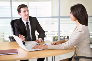 toplantıda çalışma iş adamları