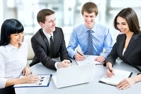 Geschäftsleute bei Besprechungen — Stockfoto