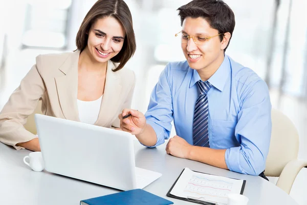 Gente de negocios trabajando en la reunión — Foto de Stock