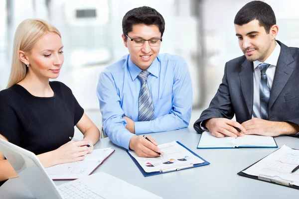 Grupo de gente de negocios feliz — Foto de Stock