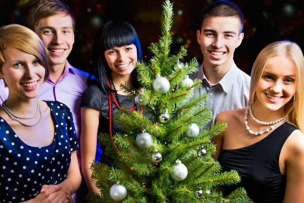 Vänner firar jul — Stockfoto