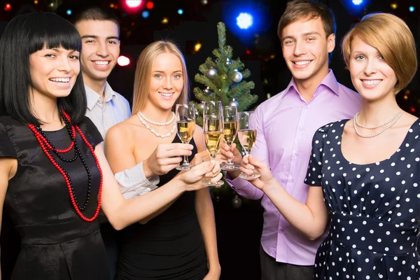 Amigos deseando Feliz Navidad — Foto de Stock