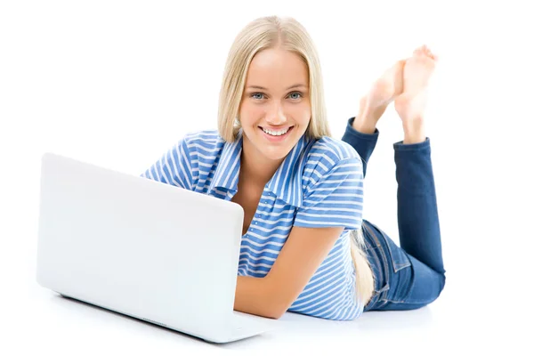 Retrato de una joven feliz con ordenador portátil — Foto de Stock
