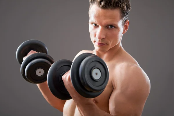 Passen gespierde man — Stockfoto