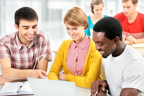 Grupo internacional de estudantes — Fotografia de Stock