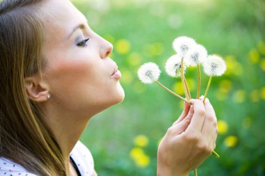 dandelions kadınla